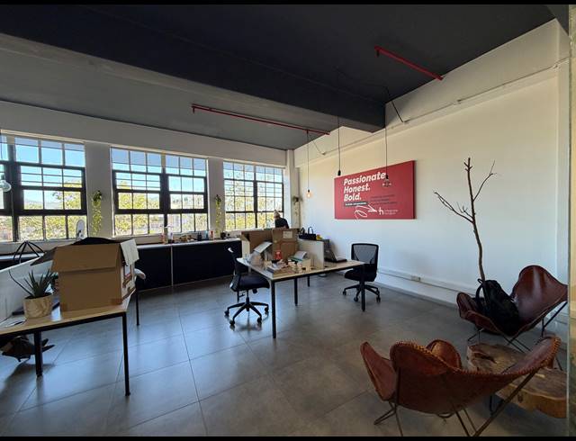 95M² BUILDING TO LET IN WOODSTOCK